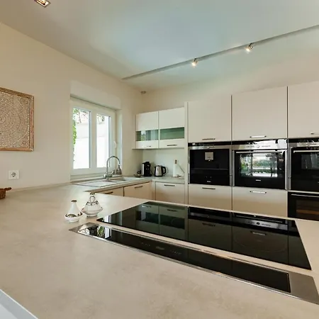 Madrugada, Beachside In Costabella *