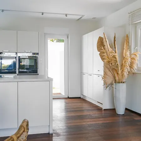 Madrugada, Beachside In Costabella