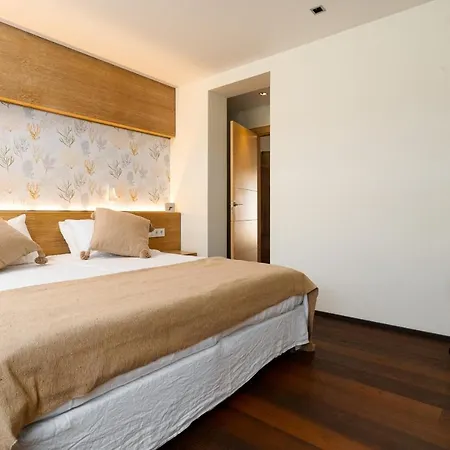 Madrugada, Beachside In Costabella