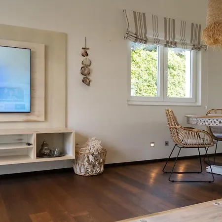 Madrugada, Beachside In Costabella Villa