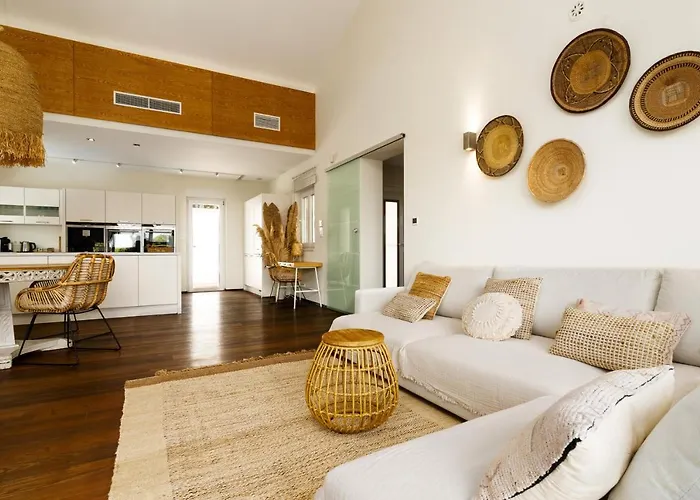 Madrugada, Beachside In Costabella Marbella