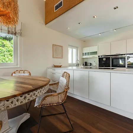 Madrugada, Beachside In Costabella Marbella