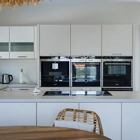 Villa Madrugada, Beachside In Costabella *