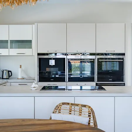 Villa Madrugada, Beachside In Costabella *